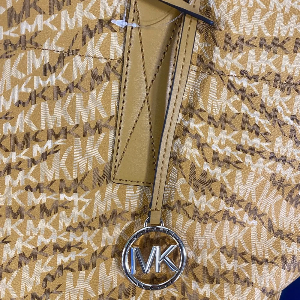 NEW AUTHENTIC Michael Kors extra large tote/overnight bag